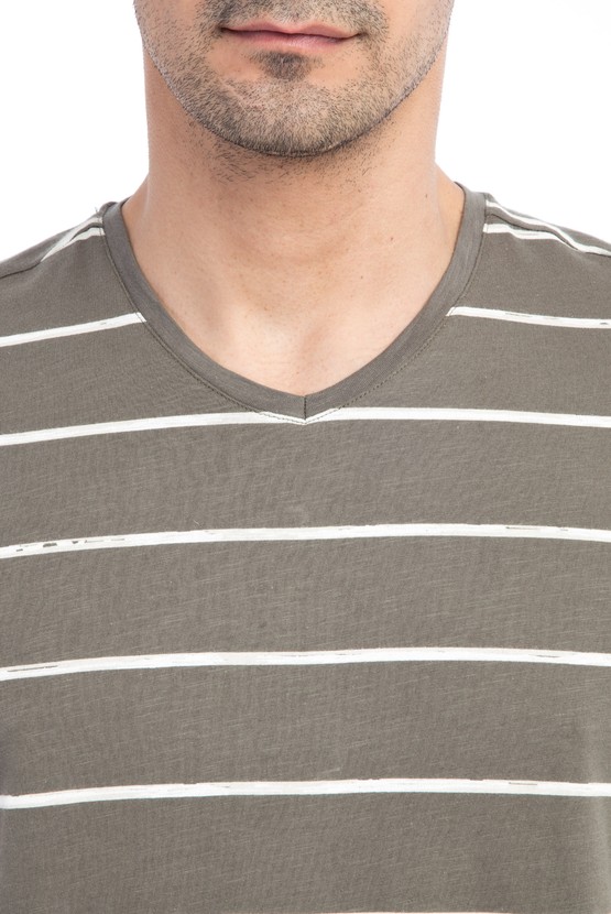 Erkek Giyim - V Yaka Çizgili Regular Fit Tişört