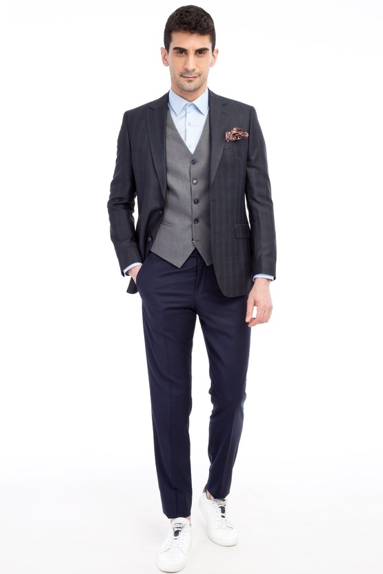 Erkek Giyim - Yelekli Kombinli Desenli Takım Elbise