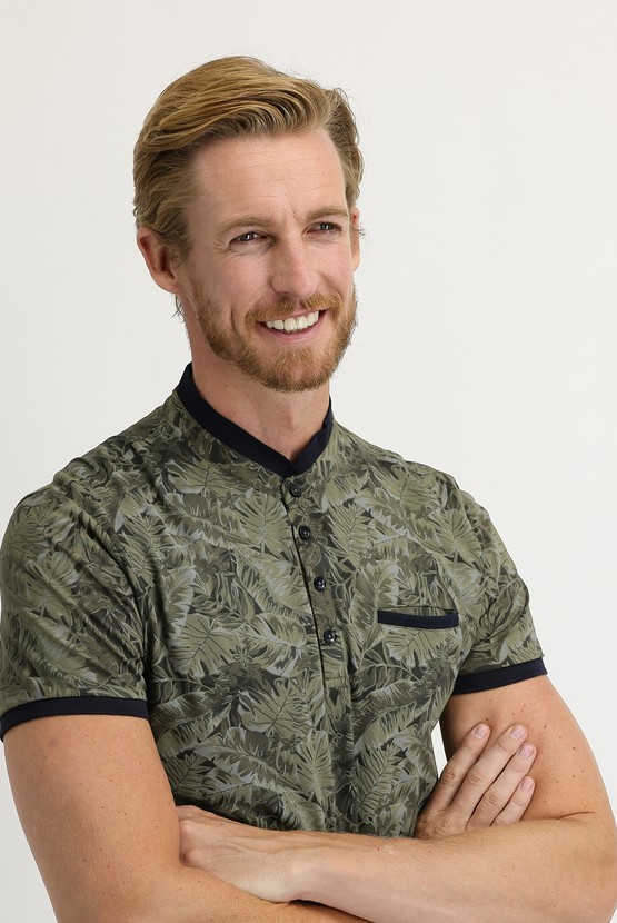Erkek Giyim - Slim Fit Dar Kesim Düğmeli Yaka Baskılı Pamuk Tişört