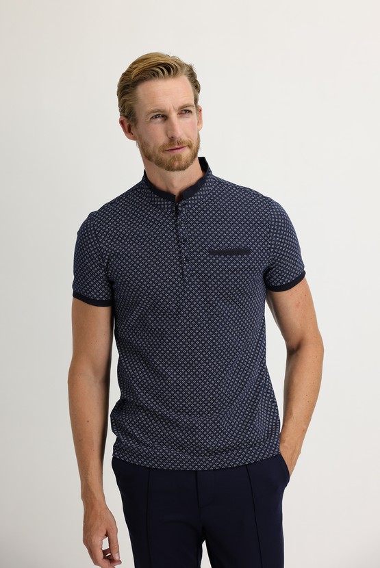 Erkek Giyim - Slim Fit Düğmeli Yaka Baskılı Tişört