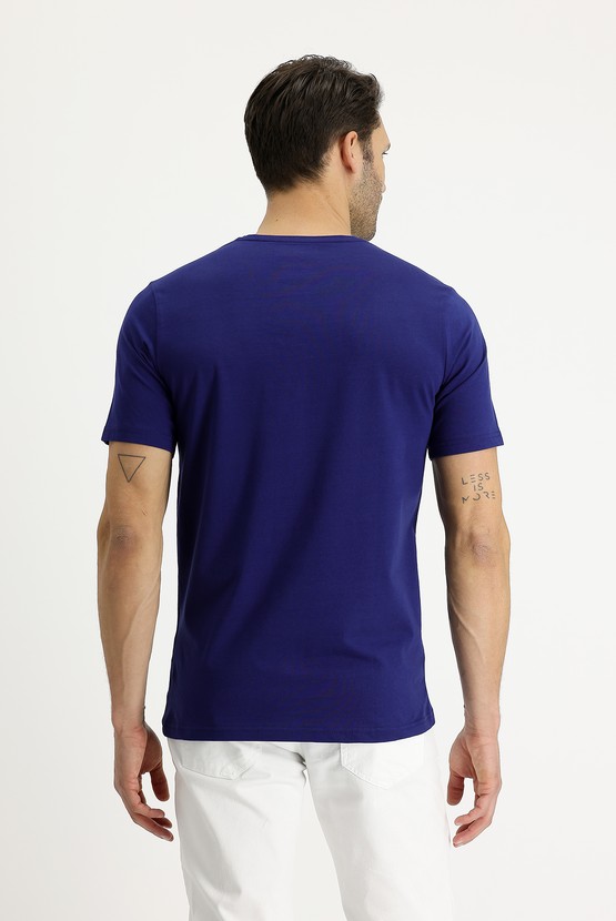 Erkek Giyim - V Yaka Slim Fit Dar Kesim Nakışlı Pamuklu Tişört