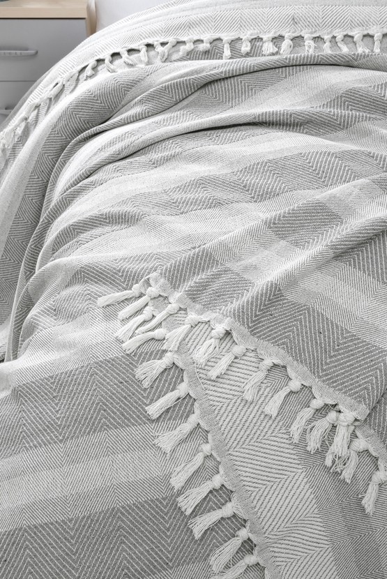 Erkek Giyim - Çizgi Desenli Pamuklu Yatak Örtüsü