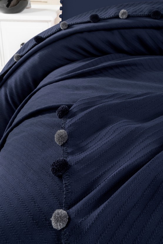 Erkek Giyim - Ponponlu Jakarlı Yatak Örtüsü