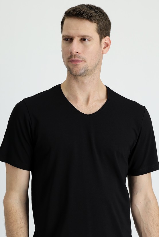 Erkek Giyim - V Yaka Regular Fit Nakışlı Pamuklu Süprem Tişört