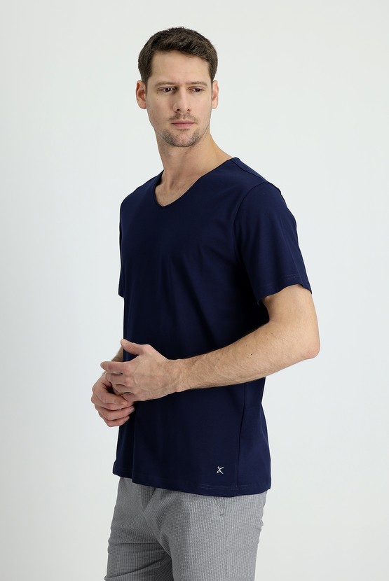 Erkek Giyim - V Yaka Slim Fit Dar Kesim Nakışlı Süprem Tişört