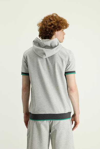 Erkek Giyim - Açık Gri M Beden Kapüşonlu Yarım Kol Slim Fit Baskılı Pamuklu Sweatshirt