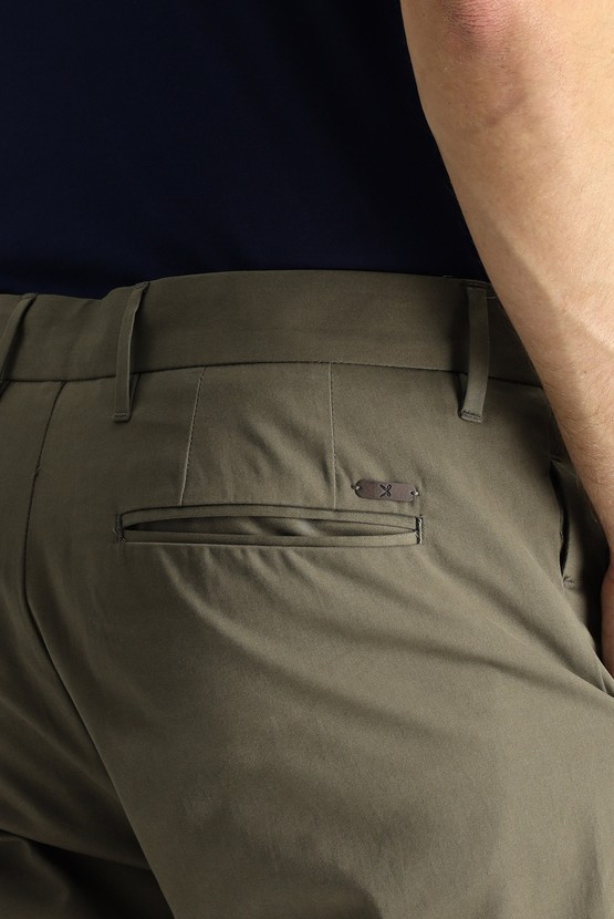 Erkek Giyim - Relax Fit Rahat Kesim Likralı Saten Kanvas / Chino Pantolon