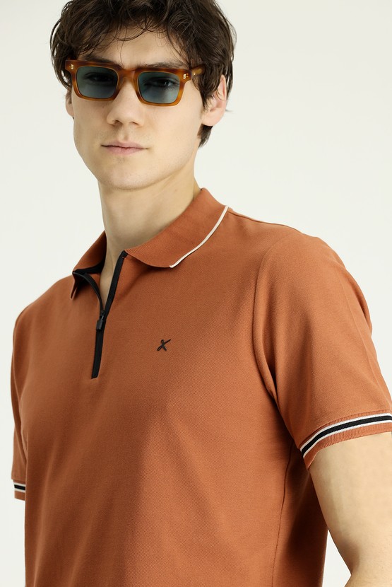 Erkek Giyim - Polo Yaka Regular Fit Fermuarlı Desenli Nakışlı Pamuk Tişört